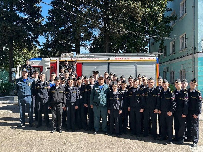 ПОЖАРНЫЕ В ГОСТЯХ У КАДЕТ